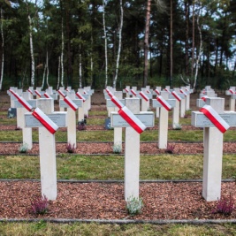 Powiększ obraz: Lommel, Belgia, cmentarz żołnierzy gen. Maczka