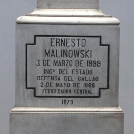 Powiększ obraz: Peru, grób Ernesta Malinowskiego, projektanta i budowniczego Centralnej Kolei Transandyjskiej.
