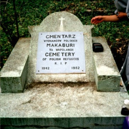 Powiększ obraz: Cmentarz polskich wygnańców w Makaburi (Tanzania).